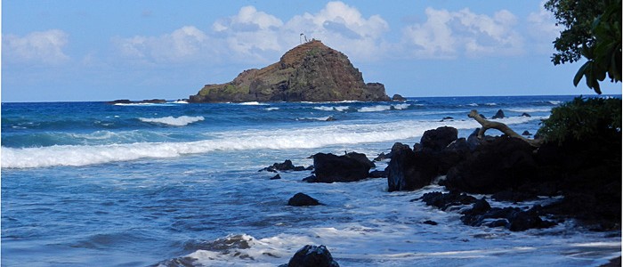 wainapanapa beach maui hawaii