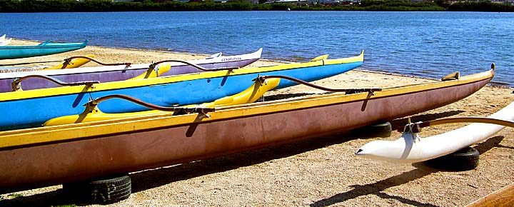 outrigger canoes in hawaii