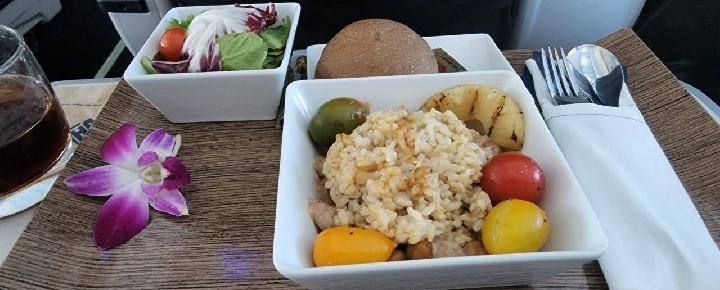 Review: Hacking First Class to Hawaii On Alaska Airlines