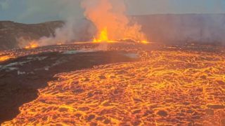 Hawaii Volcanoes Helicopter Tours Slashed 88% Per FAA Plan