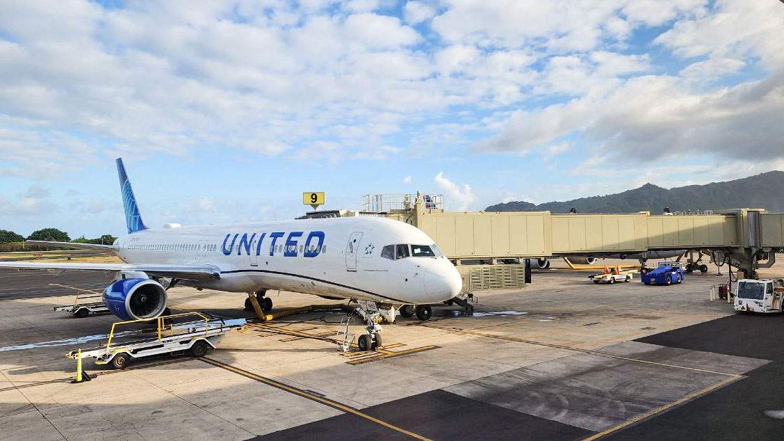 United Hawaii Flight Diverts Mid-Pacific With Hydraulic Failure - Beat ...