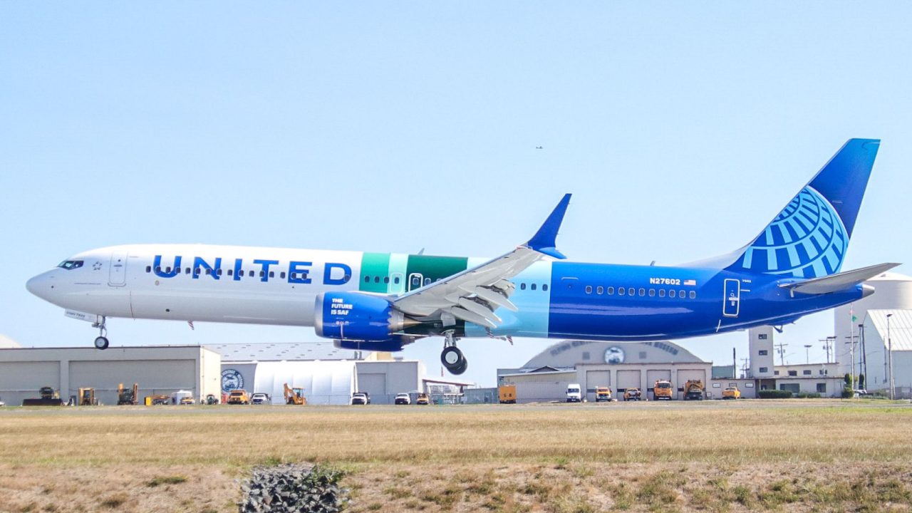 United Airlines Hawaii 737 MAX 10