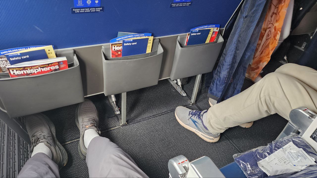 Review: United Airlines Hawaii Economy/Economy Plus. Finding Comfort In The Friendly Skies.