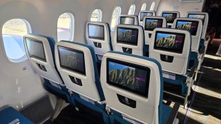 Hawaiian Airilnes Dreamliner interior, Economy class.