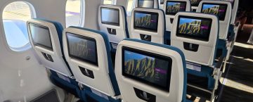 Hawaiian Airilnes Dreamliner interior, Economy class.