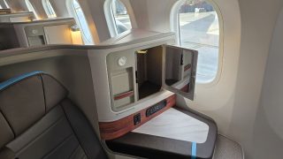 Hawaiian Airilnes Dreamliner interior, Business class.