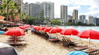 Hawaii Beachfront Turf Wars Erupt | Where Do Visitors Stand?