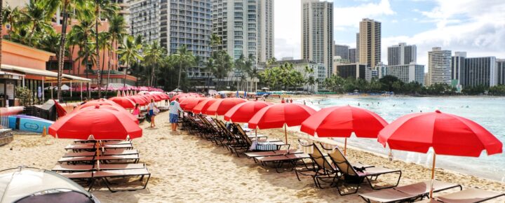 Hawaii Beachfront Turf Wars Erupt | Where Do Visitors Stand?