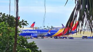 Southwest planes at Honolulu.