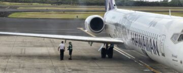 Hawaiian staff performing 717 inspection