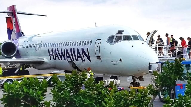 Hawaiian Airlines 717 at Kona Airport