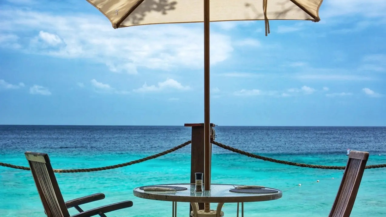 Hawaii beach restaurant