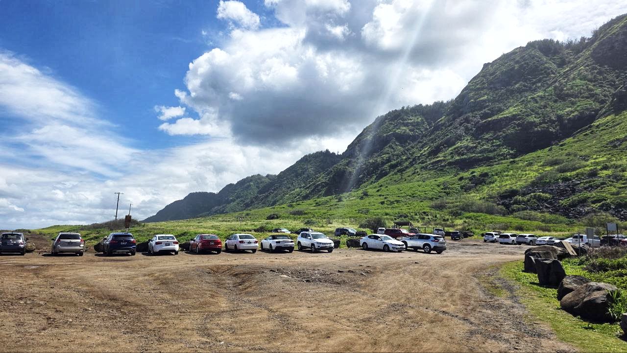 Parking at Kaena Point State Park