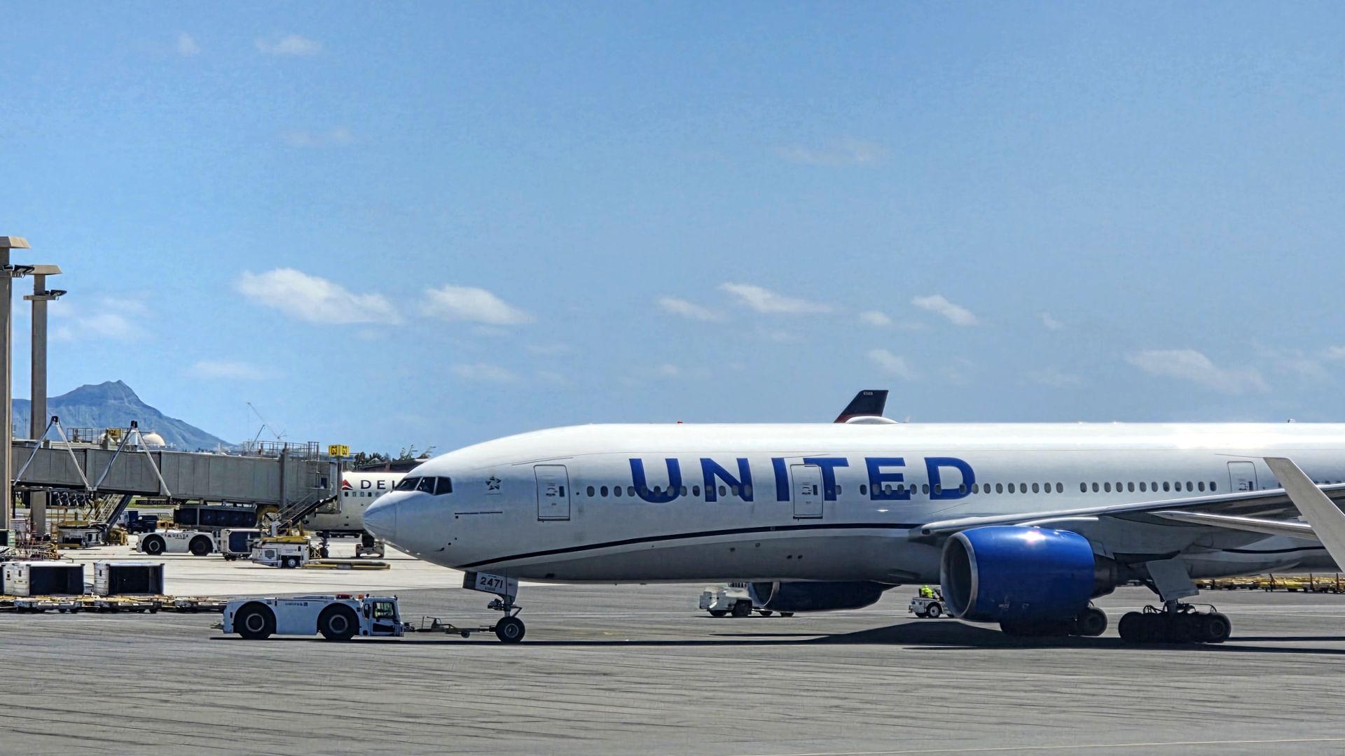 United Airlines at HNL