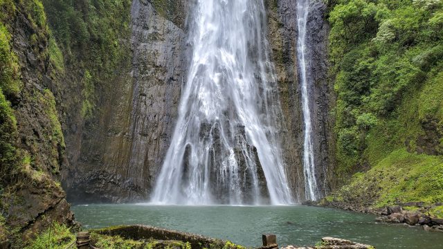 Hawaii waterfalls - safe to swim?
