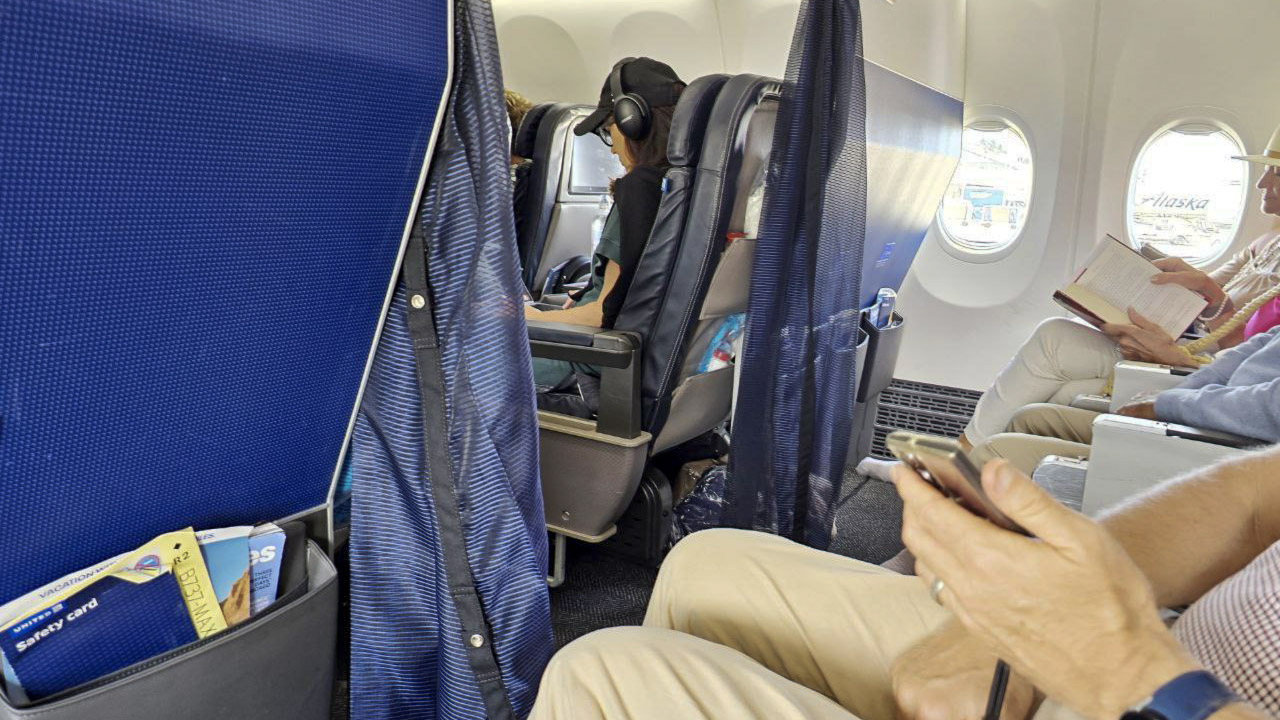 Economy Hawaii flight