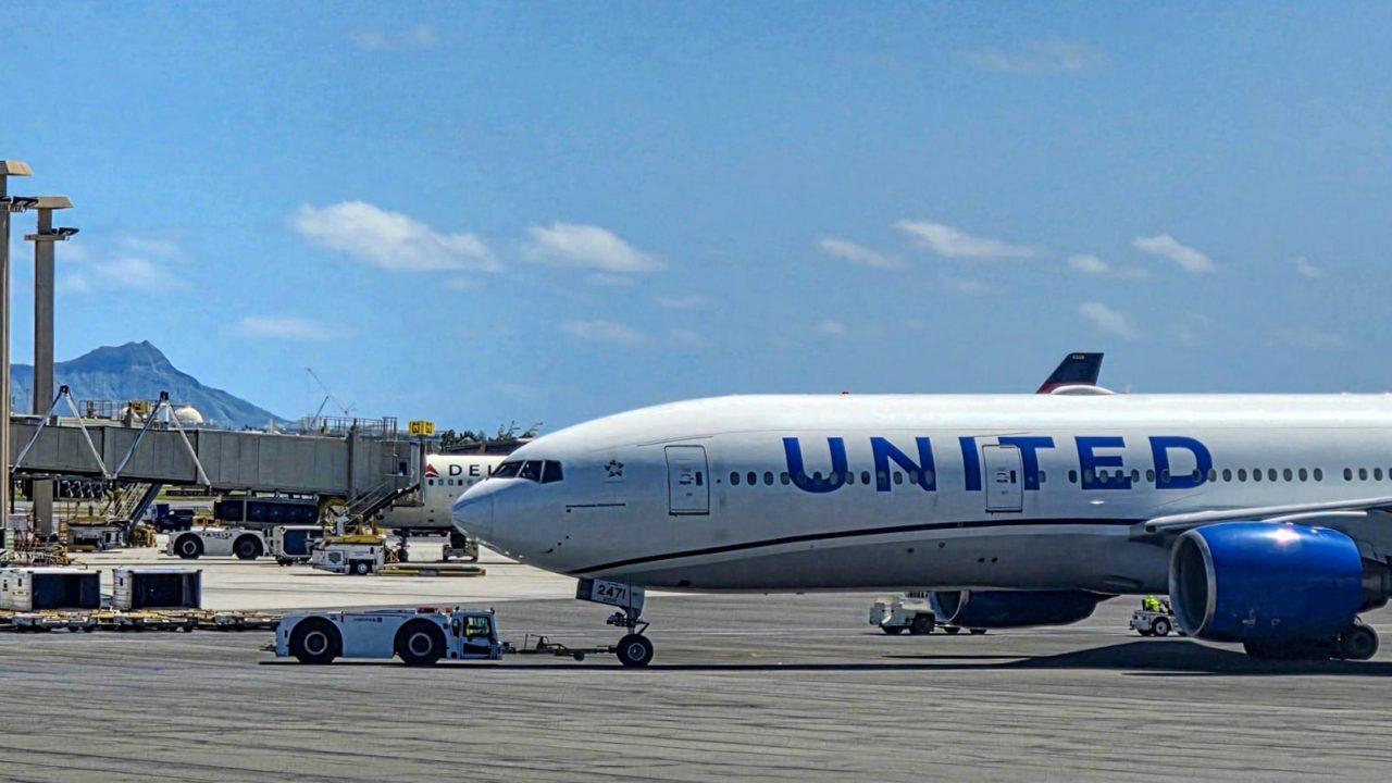 United Airlines at HNL